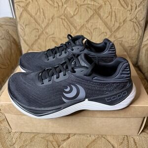 Topo Athletic Ultrafly 5 Women's Size 9 medium Road Running Shoes Black/white